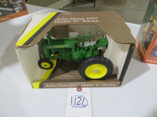 John Deere 1937 Model G tractor