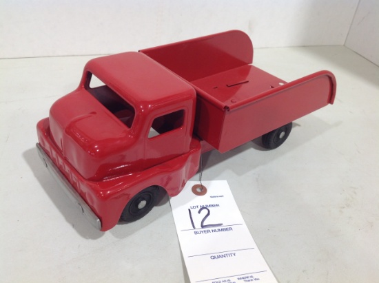 Structo pressed steel hydraulic dump truck from 1950-1960, repaint