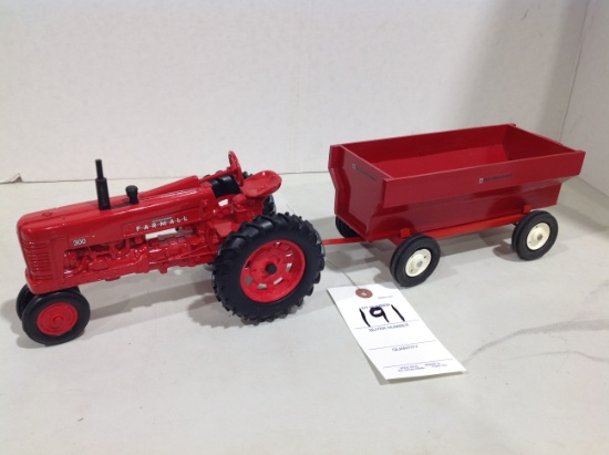 Farmall 300 w/custom IH flare wagon