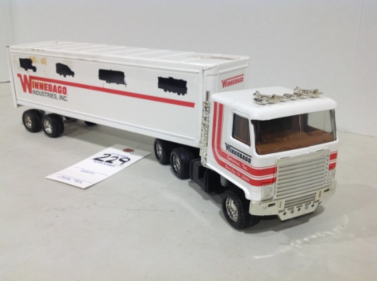 Winnebago Industries, Inc. tractor & trailer, Forest City, IA 50436