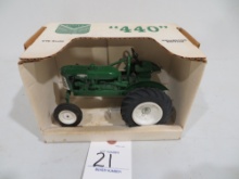 Oliver 440 Collectible edition tractor 1989, 1/16 scale