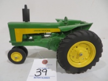 John Deere Model 530 w/nf w/3pt, two-cylinder series, Ertl 1/16 scale