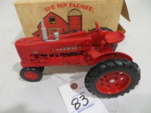 Farmall 300 The Toy Farmer 1984, Ertl, 1/16 scale