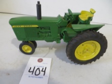 John Deere 3020, w/nf and triangle fenders