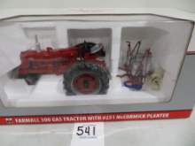 Farmall 300 Gas tractor w/#251 planter, 2008 Lafayett Farm Show, SpecCast 1
