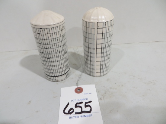 2 concrete silo's