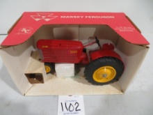 Massey Harris Super 101 Diesel tractor, collector Edition, SpecCast 1/16