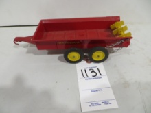 New Holland manure spreader w/c hitch Ertl 1/16