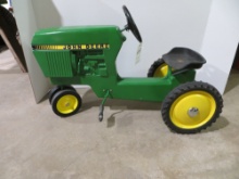 John Deere 520 Pedal tractor w/plastic seat, Ertl
