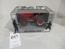 International 300U tractor, Elvis Presley replica, Ertl 1/16
