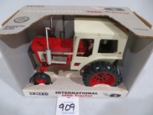 IH 1468 V8 tractor 1993 1st in Series of 4, Ertl 1/16