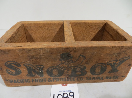 Snoboy pacific Fruit and Produce wood box from Yakima Washington, Rare antique