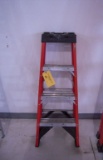 4' FIBERGLASS STEP LADDER