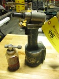 GAGEBILT MDL GBP-704 PNEUMATIC RIVET PULLER