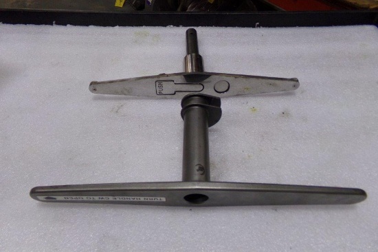 BAGGAGE DOOR HANDLES, P/N 139083-1 & 131904-3