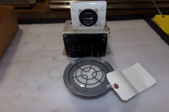 G4 APU CONTROL PANEL 1159F30662-9-D & DOME LIGHT