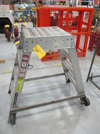 LOUISVILLE 4' DOUBLE SIDED ALUMINUM MAINTENANCE LADDER