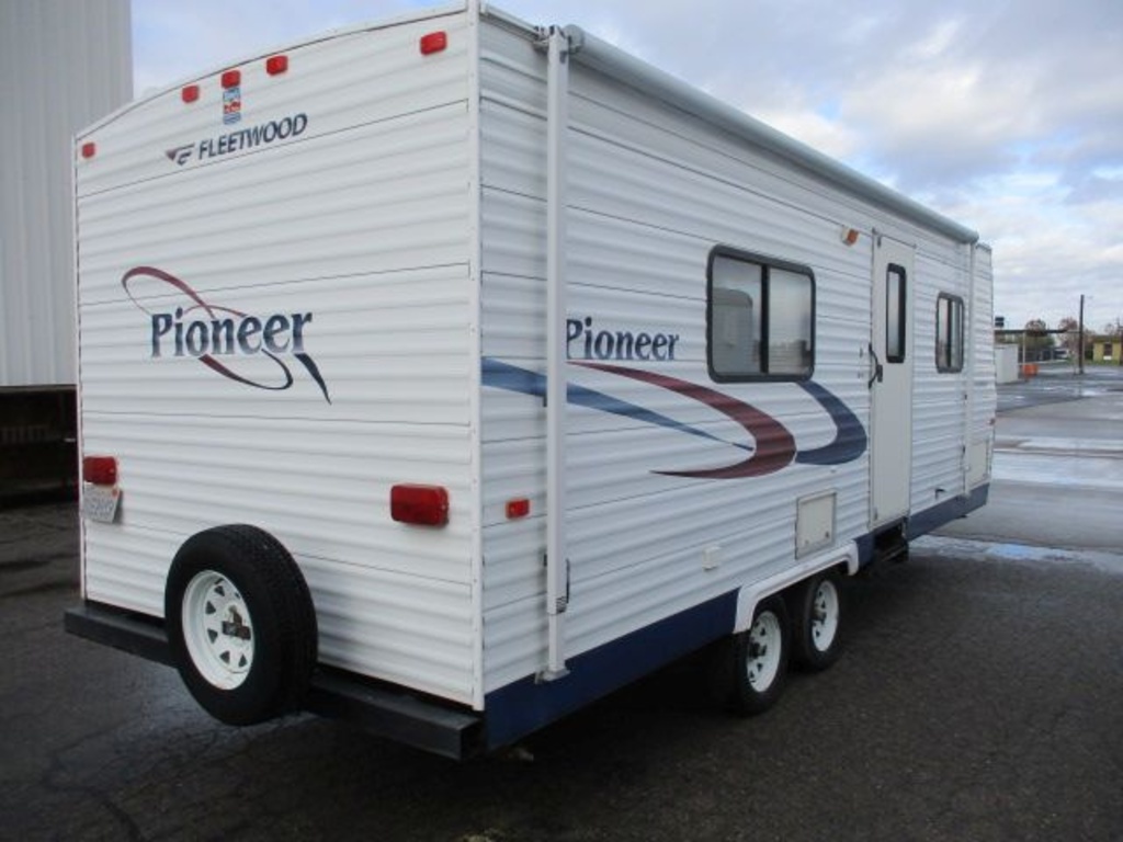 2005 FLEETWOOD PIONEER 23' TRAVEL TRAILER, SELF CONTAINED | Cars & Vehicles  Recreational Vehicles RV's Travel Trailers | Online Auctions | Proxibid