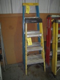 4' & 5' FIBERGLASS STEP LADDERS