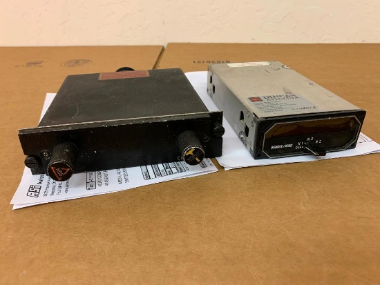 COLLINS 614E-22B REMOTE SELECTOR 792-6221-001, & KDI-572 DME INDICATOR 066-1069-00 (NEED REPAIR)