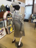 MANNEQUIN WITH FEMALE US ARMY ENLISTED UNIFORM WITH HAT, WIG, SHIRT & SHOES (MANNEQUIN LEFT SHOULDER