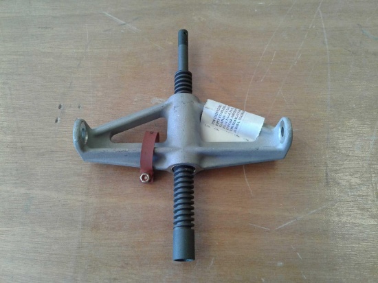 NEW UNIVAIR PIPER TRIM ADJUSTMENT YOKE & SCREW U42692-000