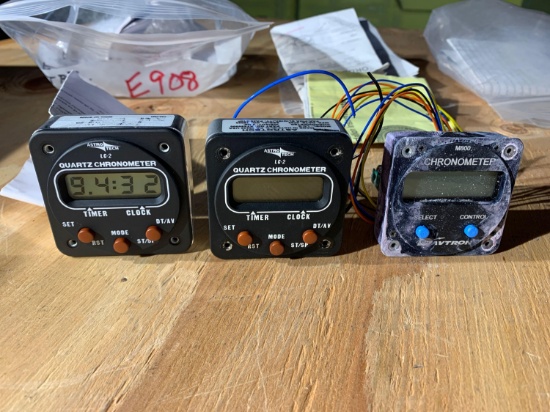 CLOCKS (1) AT420100 (NEW), (1) LC-2 (TESTED), (1) M800-28V-BAT (NEEDS REPAIR)