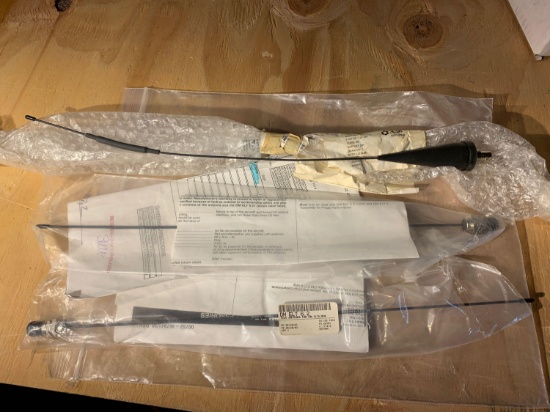 (LOT) ELT ANTENNAS (2) DMELT-6.2 (NEW), (1) 110-324 (NO PPW)