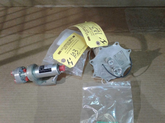 FUEL PUMPS 164A204 (A/R) & 3026A (OVERHAULED)