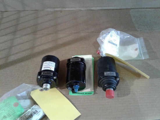 PRESSURE TRANSMITTERS MS28005-3 (TESTED) AND ST-6C (TESTED)
