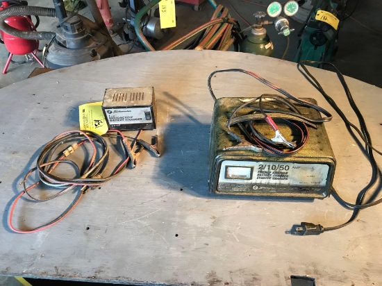 SCHUMAKER 12 VOLT BATTERY CHARGER & MOTORCYCLE BATTERY CHARGER