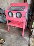 CENTRAL PNEUMATICS # 93608 BEAD BLAST CABINET, 125 P.S.I., (BROKEN GLASS WINDOW)