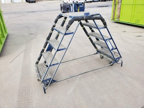 4 FT DOUBLE SIDED MAINTENANCE LADDER