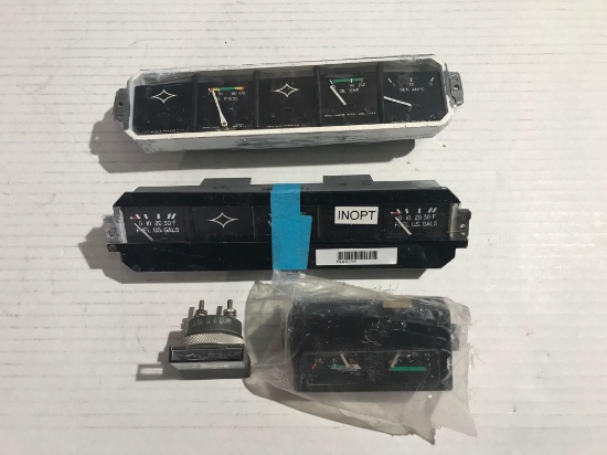LOT OF CLUSTER GAUGES