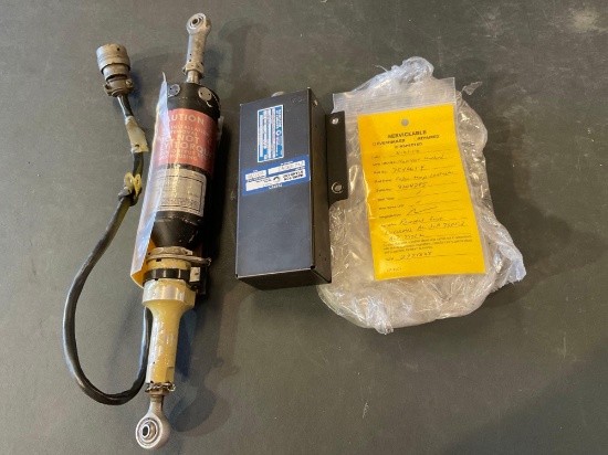 S76 CABIN TEMP CONTROLLER 754661-4 & ROLL ACTUATOR 7001410-903