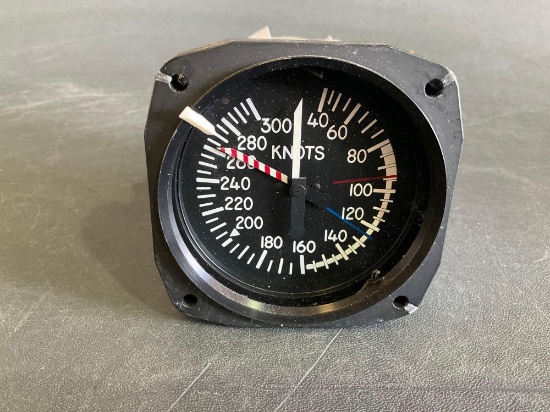 UNITED 300 KNOT INDICATOR 8230L (A/R)