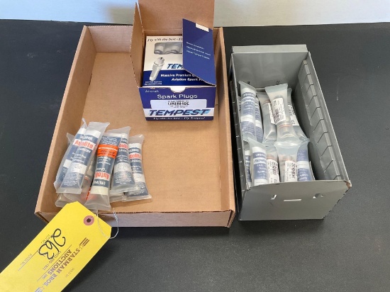 URHM40E & UREM40E SPARK PLUGS