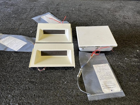 (LOT) OXYGEN CONTAINER & PANELS (1) 115082-01, (1) 2LA006746-01, (1) 2LA006746-02