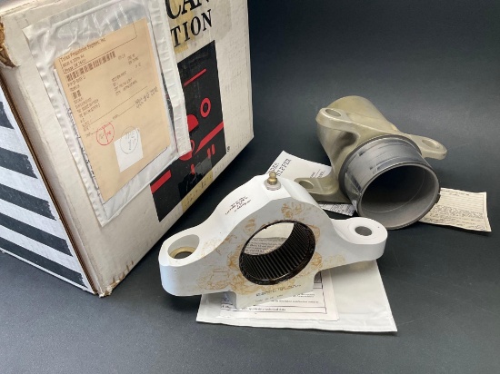 NEW HAWKER 800 TRUNNION 25-8UM55-11, NEW HAWKER 800 BEARING TRUNNION 25-8UM55-11 & USED SLEEVE