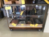 ROLL-AROUND GLASS DISPLAY CABINET 40