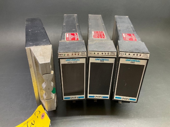 (LOT) UNIVERSAL AVIONICS