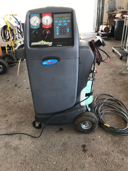 ROBINAIR COOLTECH 700, R 134A AIR CONDITIONING RECHARGE/RECOVERY CART (POWERS ON) (COSMETIC DAMAGE
