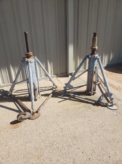 PAIR OF MALABAR MDL 515. 36 INCH AIRCRAFT JACKS (BOTH HAVE BEEN SITTING OUTSIDE & PUMPS ARE