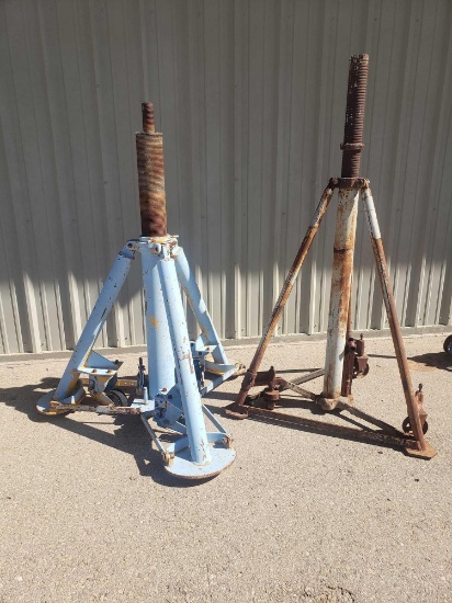 PAIR OF 40 & 53 INCH AIRCRAFT JACKS (BOTH HAVE BEEN SITTING OUTSIDE AND NEED REPAIR)