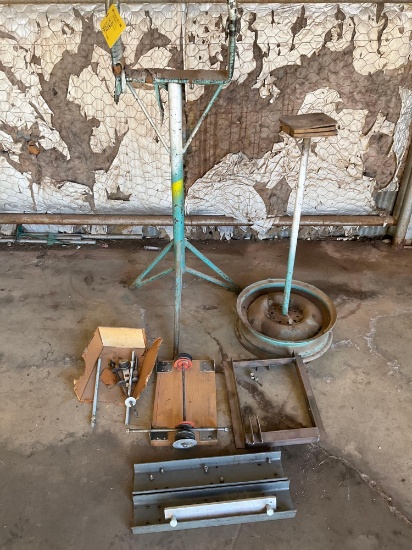 (LOT) BELLANCA NOSE STAND, LANDING GEAR TOOLING AND STAND