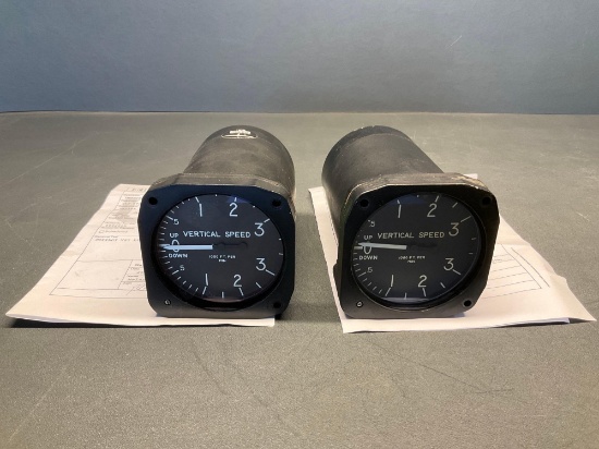BELL 212 VERTICAL SPEED INDICATORS 212-070-239-001 ALT# RC30VIL (INTERNAL LIGHTS ARE BAD)