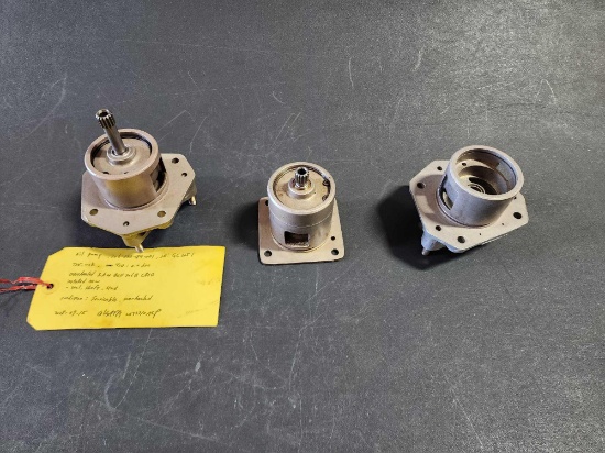 (LOT) TRANSMISSION OIL PUMP 206-040-184-001 & INVENTORY