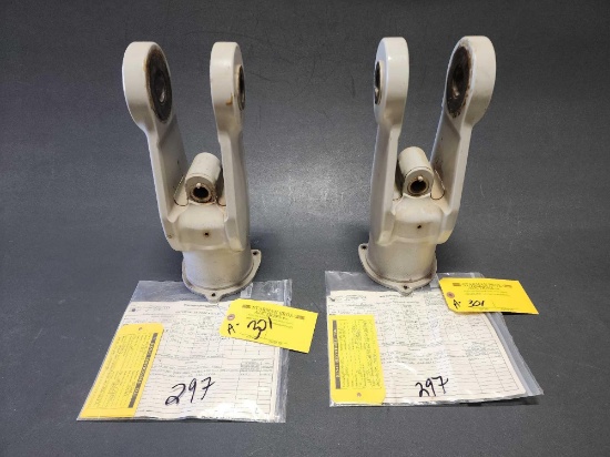 MAIN ROTOR GRIPS 206-010-132-113 (297 HRS REMAINING)