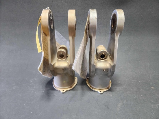 MAIN ROTOR GRIPS 206-011-132-009 (250 & 294 HRS REMAINING)