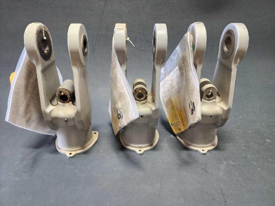 MAIN ROTOR GRIPS 206-011-132-9 (66 & 71 HRS REMAINING)
